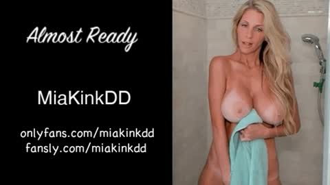 Mia online show from December 19, 3:48 pm