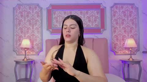 Snapshot of miamontoya chatting on March 5, 12:33 pm Mia -5 7001400 Follow online show from March 5, 12:33 pm