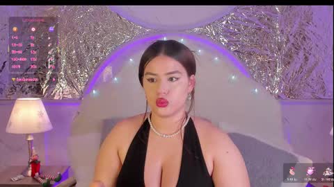 Mia   -5 7001400 Follow  online show from December 5, 1:34 pm