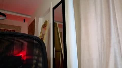 Mia online show from February 3, 6:22 am