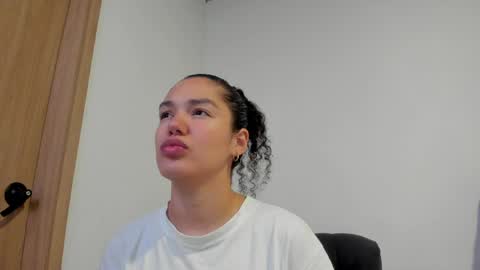 Mia Rouse online show from May 19, 4:19 am