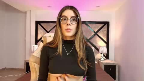 Mia online show from December 15, 7:19 pm