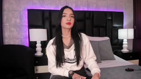 Snapshot of miasweetth chatting on December 27, 12:45 pm Mia Sweetth online show from December 27, 12:45 pm