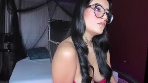 miaturnerr_ online show from January 16, 1:29 pm