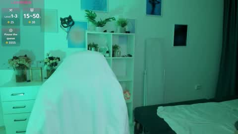 Mia online show from October 6, 3:23 am