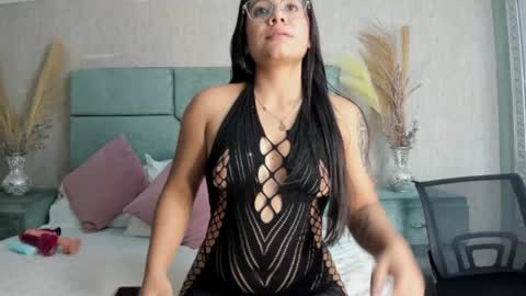 Mia online show from October 21, 7:07 pm