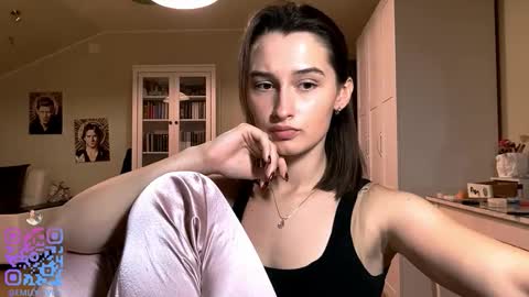 Emily online show from November 11, 2:36 pm