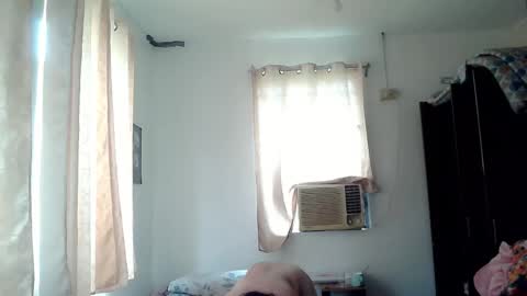 My name is Kel 18. 53 short and petite... online show from November 18, 3:18 am