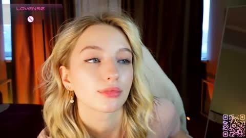 Snapshot of mickeydior chatting on October 14, 11:46 am mickeydior online show from October 14, 11:46 am