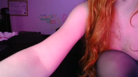 Snapshot of midnightrose11 chatting on February 20, 7:12 am Midnightrose online show from February 20, 7:12 am