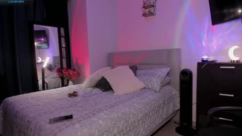 Mia Jhones online show from April 13, 4:14 am