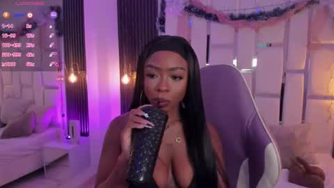 Miia Schwarz  online show from December 4, 11:05 pm