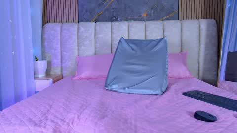 miia scoott  online show from April 14, 12:27 pm