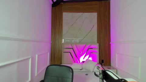 Mia Monroe online show from November 17, 7:47 pm