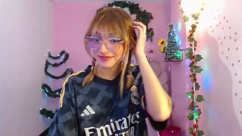 Mikka 3 online show from November 24, 2:19 pm