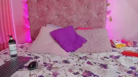 mila_grace_ online show from November 21, 7:05 pm