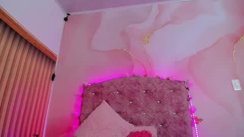 mila_grace_ online show from March 11, 7:05 pm