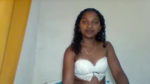 mila_lunah online show from April 11, 2:21 pm