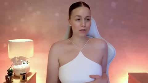 Mila Fleur online show from August 4, 3:18 pm