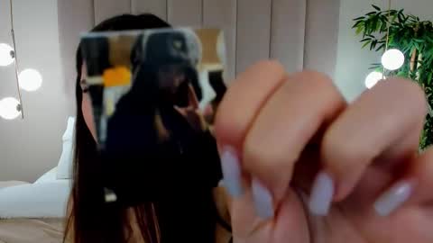 milaleoneli online show from November 9, 4:30 am