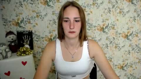 Snapshot of milana_cutie_ chatting on September 19, 7:18 am Milana online show from September 19, 7:18 am