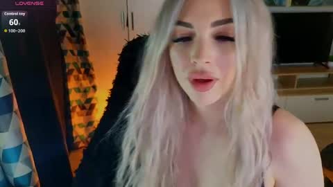 Lana online show from April 9, 8:25 pm