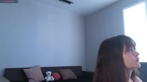 milanakowall online show from March 17, 5:33 am