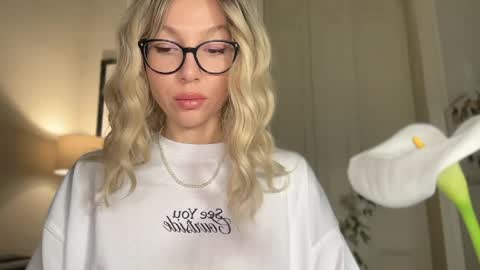 Mila online show from April 17, 4:20 pm