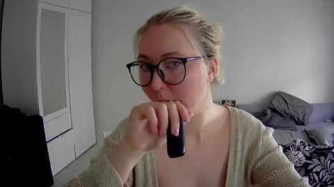 Milena new nonude shy blonde natural online show from April 20, 12:52 pm