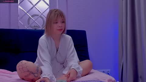 Snapshot of milena_brilliant chatting on October 10, 10:20 am Milena online show from October 10, 10:20 am