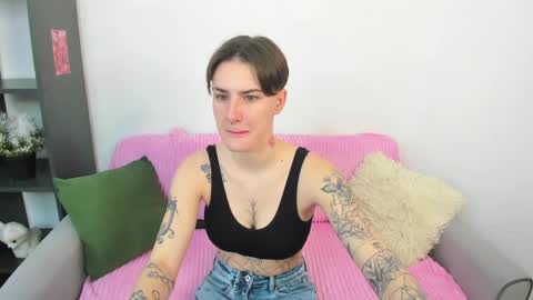 milenakeeks online show from April 5, 1:15 am