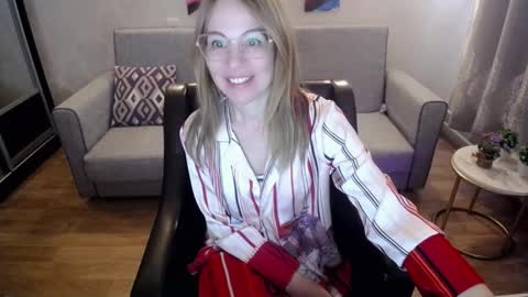 milf_for_u777 online show from October 6, 9:15 am