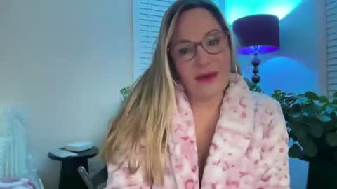 MIlf Goddess online show from December 21, 9:24 am