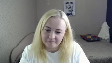 milf_hornyyy online show from May 14, 11:16 am