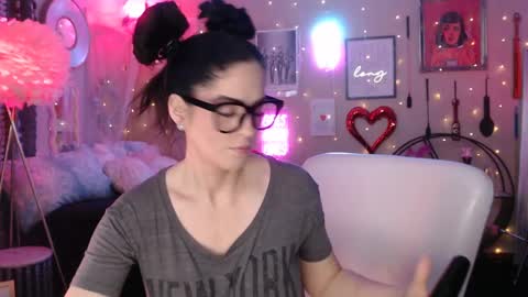 Milf Lacey online show from March 2, 2:58 pm