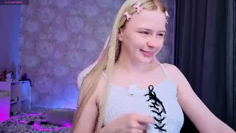 Milia online show from July 18, 9:06 pm