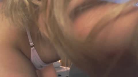 milk_bunny_ online show from March 27, 8:05 am