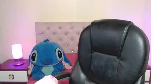 Snapshot of milk_little4u chatting on October 25, 12:02 pm luci online show from October 25, 12:02 pm