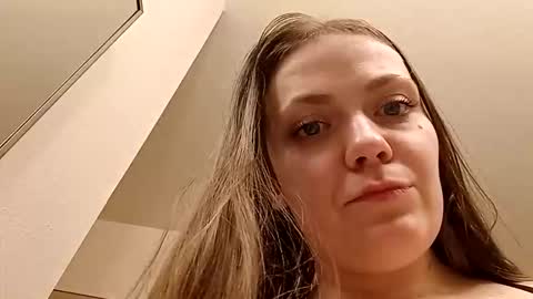 milkymomasquirtsalot online show from May 10, 7:32 am