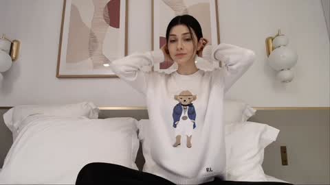 milla bella online show from February 4, 10:24 pm