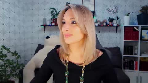 MillaXQueen online show from January 9, 3:05 pm