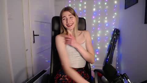 millie_lacroix online show from February 17, 12:27 pm