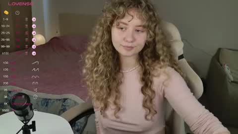 milounee online show from April 2, 9:40 am