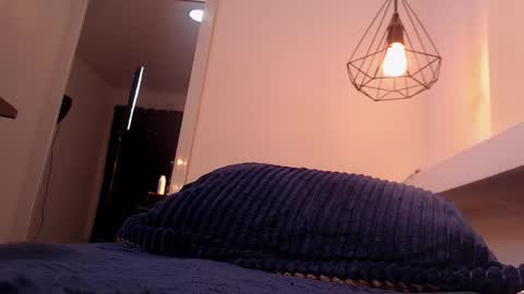 Milu Wallace  online show from November 26, 4:24 am