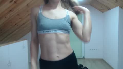 milusea online show from December 5, 1:23 pm