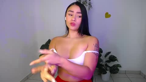 Mily Ortiz online show from March 12, 6:32 pm