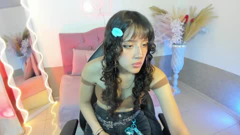 mily_tay online show from March 30, 12:27 pm