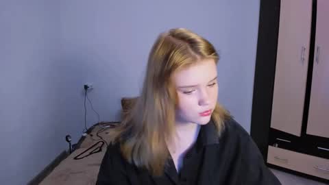 hi Im Mina  online show from November 21, 9:22 am