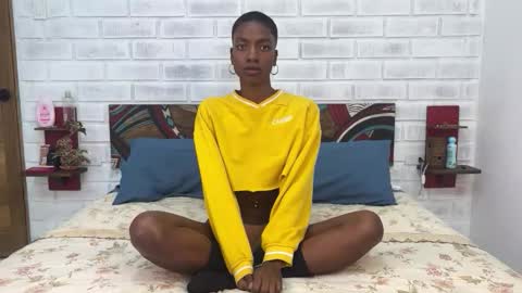 Mina Caramelo online show from February 8, 4:16 am