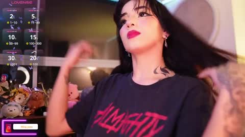 Snapshot of ming_yue_ chatting on September 27, 5:03 am My name is Fer Nice to meet you  give it a thumbs up please its important online show from September 27, 5:03 am